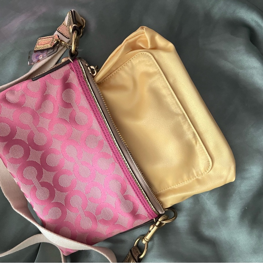 ✧・゚coach poppy hot pink 2000s canvas strap sling bag - Picture 10 of 11